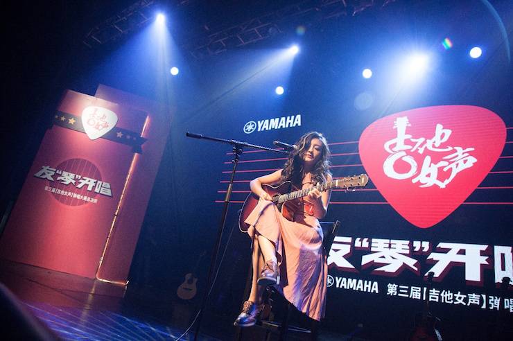 第四届“777盛世国际吉他女声弹唱大赛”总冠军出炉<br />温格夺冠，董冬冬担任评委