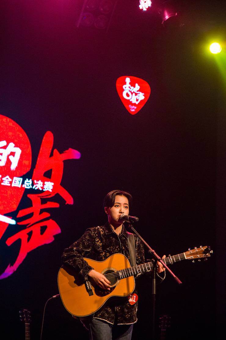 第四届“777盛世国际吉他女声弹唱大赛”总冠军出炉<br />温格夺冠，董冬冬担任评委